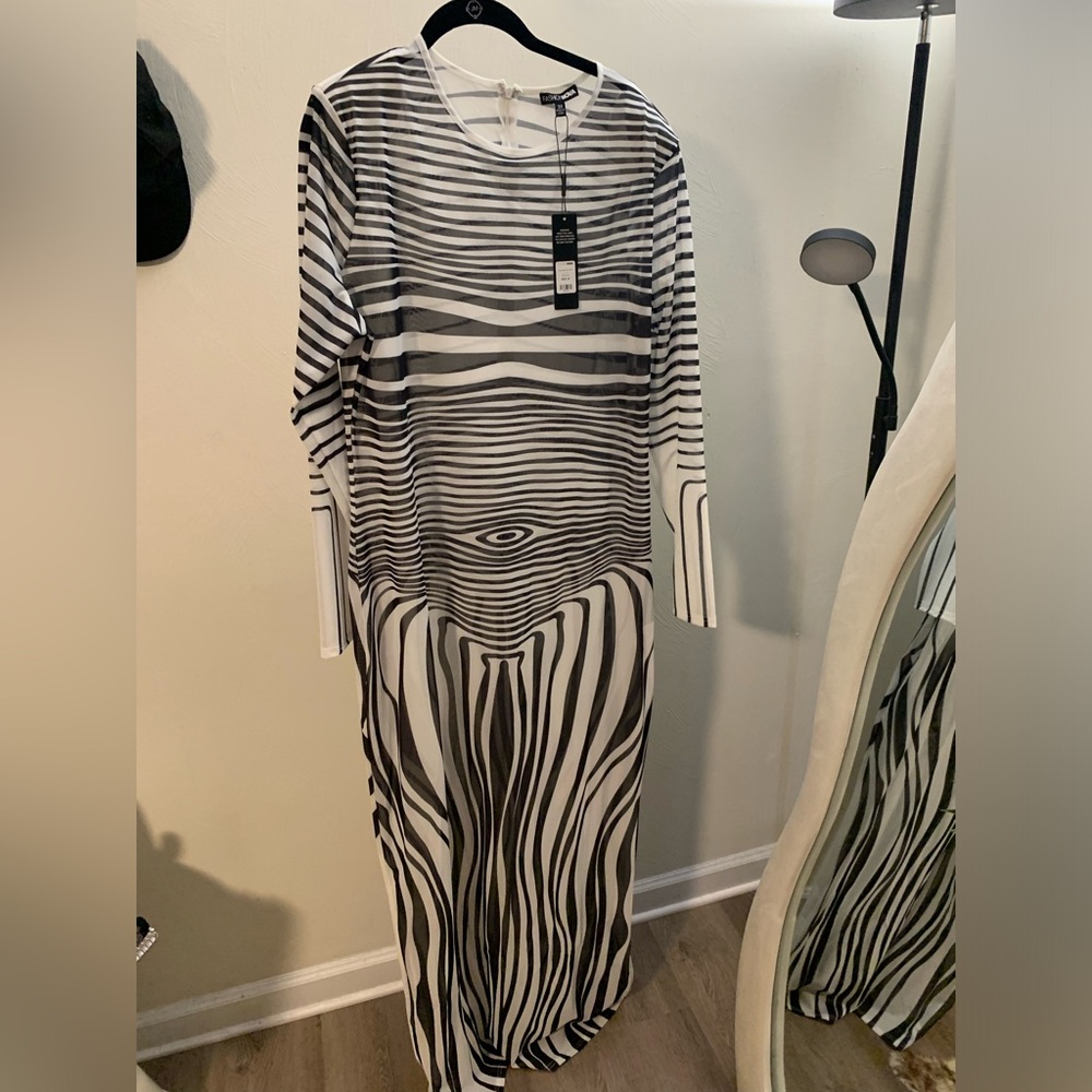 Prettylittlething Dress